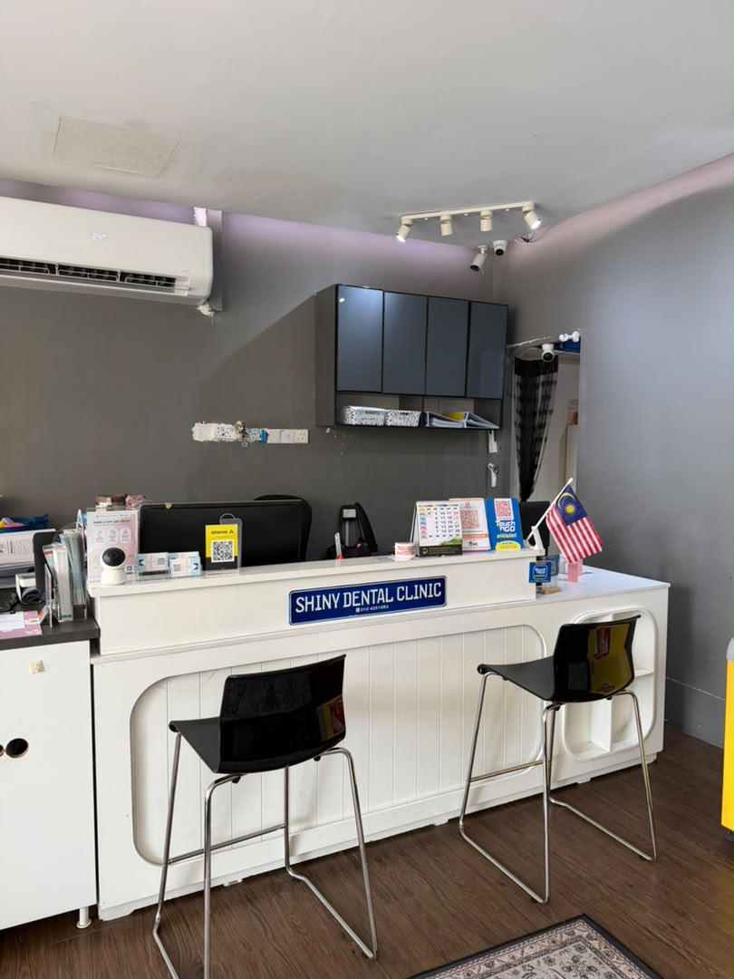 Reception desk at Klinik Pergigian Shiny