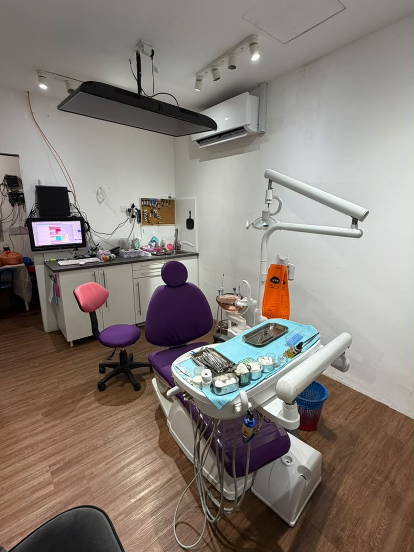 Treatment room at Klinik Pergigian Shiny
